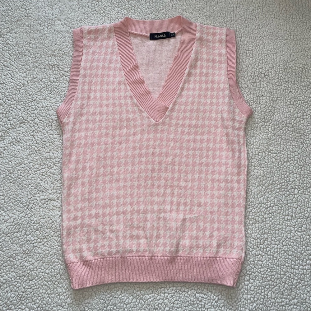 Trendy Pink Sweater Vest Houndstooth Pattern Like New